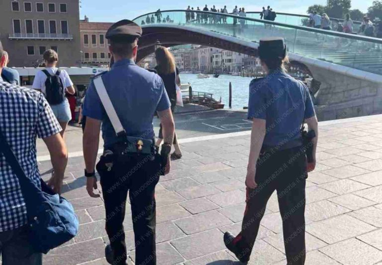 Venezia Operazione Dei Carabinieri In Borghese E In Divisa Contro Le