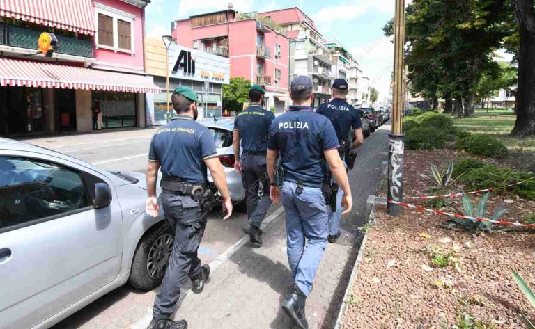 Mestre Controlli In Via Piave Guardia Di Finanza Sequestra Migliaia