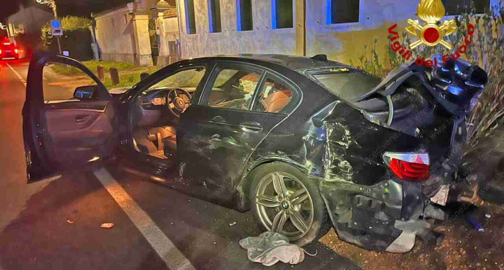 Incidente In Via Matteotti Questa Notte Auto Contro Muro Di Cemento